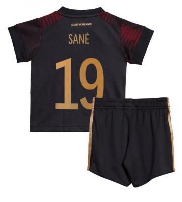 Niemcy Leroy Sane #19 Koszulka Wyjazdowych Dziecięca MŚ 2022 Krótki Rękaw (+ Krótkie spodenki)